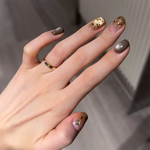 Kunstnagels Luipaardprint Cat Eye Amber Bruin Verloop Met Strass Goudfolie Kort Rond Elegant Voor Dames