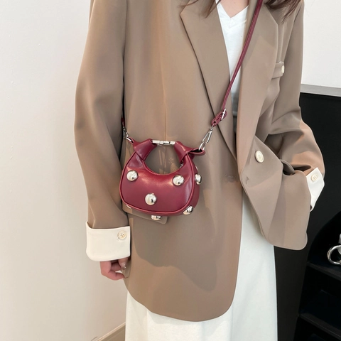 Niche Design Heart Shaped Crescent Shoulder Bag PU Leather Crossbody Bag Silver Rivets Women Daily Fashion Mini Handbag