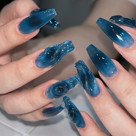 Faux Ongles Cercueil Longs À Presser Relief Océanique Tridimensionnel Dégradé Marbre Bleu Foncé Plastique ABS