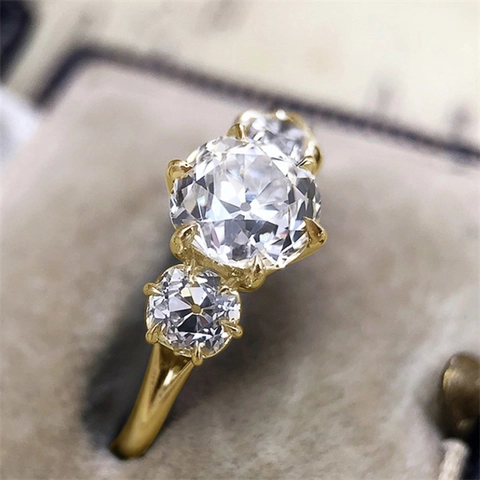 Bague Trois Pierres Cuivre Zircone Coupe Ronde Vintage Plaqué Or Élégant Bijoux Mode Pour Femmes