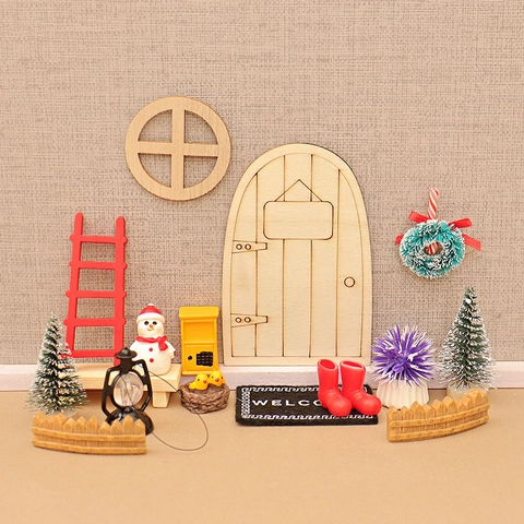 Decorazione Di Natale In Miniatura Per Casa Delle Bambole Porta In Legno Ghirlanda Pupazzo Di Neve Albero LED Scena DIY