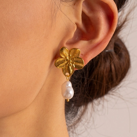 Orecchini Pendenti A Fiore Con Perla Artificial Acciaio Inossidabile Placcato Oro 18K Gioielli Eleganti Da Donna