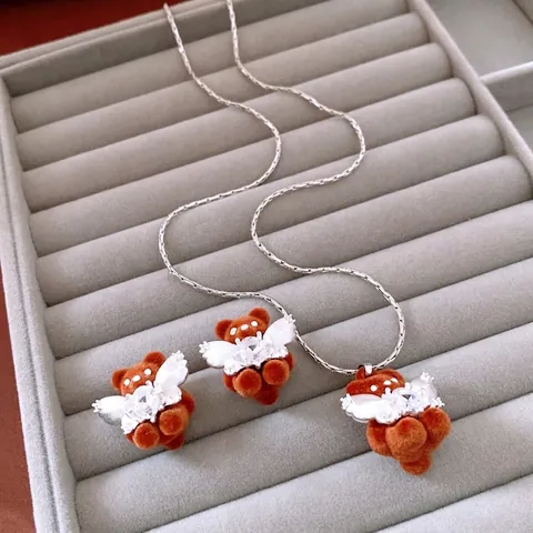 Gioielli Collana E Orecchini Orso Floccato Con Perno In Argento Ali D'angelo Zirconia Cubica Per Donne Stile Dolce