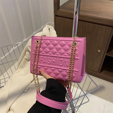 Sac Bandoulière En Similicuir Matelassé Pour Femmes Avec Bandoulière Chaîne En Métal Mode Lettre Gaufré Grande Capacité