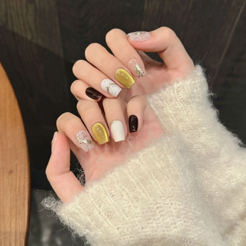Uñas Postizas Hechas A Mano Ojo De Gato Pan De Oro Rojo Vino Ataúd Corto Elegante Brillante Uñas Artificiales Para Mujeres