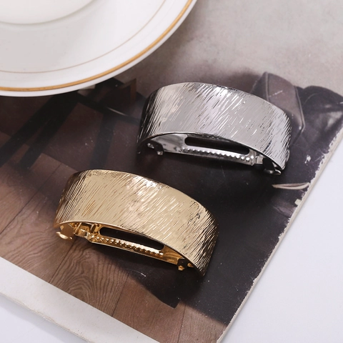 Minimalistische Legierung Gebürstetes Metall Gebogene Haarklammer Federclip Elegante Gold Silber Pferdeschwanz Halter Für Damen Mode Haarschmuck