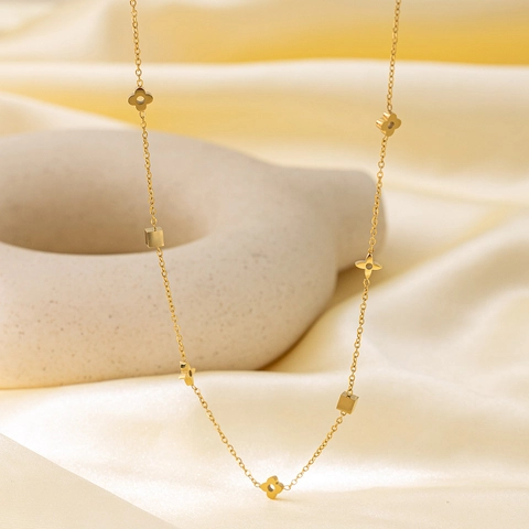 Stainless Steel Flower Cube Charm Necklace For Women Minimalist Non Fading Gold Plated Fashion Jewelry High End