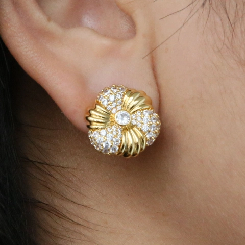 Orecchini a Bottone a Fiore in Ottone Placcato Oro 18K Con Zirconia per Donna Design Minimalista di Alta Classe Gioielli