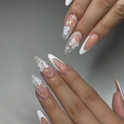 Französische Weiße Aufpressnägel Lange Mandelform 3D Schmetterling Glitzer Nude Rosa Elegante Künstliche Nägel