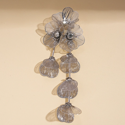 Vintage Flower Brooch For Women Hollow Mesh Iron Rhinestone Tassel Pin Elegant Fashion Jewelry Silver Color