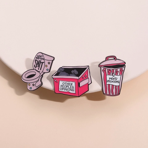 Grappige Roze Emaille Pin Broche Voor Dames Heren Legering Cartoon Vuilnisbak Toilet Slogan Badge Kleding Rugzak Decoratie Sieraden