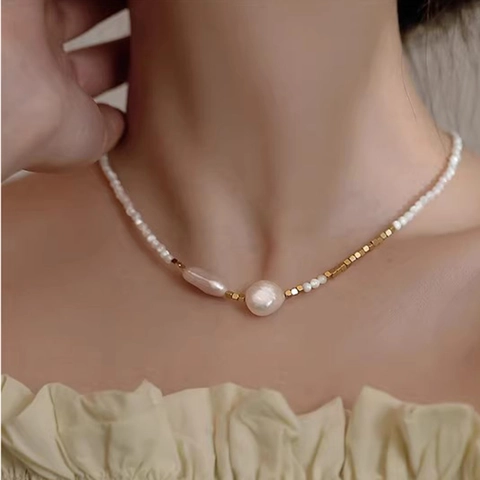 Collier Perlé Avec Künstliche Perles Baroques Irrégulières Künstliche Perles Rondes Blanches Künstliche Perles En Cuivre Style Rétro Français Choker Élégant Pour Femmes