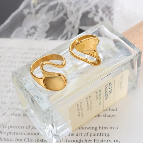 Anillo De Onda Irregular Minimalista Acero De Titanio Chapado En Oro De 18K Metal Líquido Geométrico Joyería De Dedo Elegante Mujeres