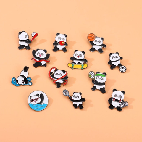 Spilla in Smalto Originale Cartoon Panda Atleta Simpatico Animale Sportivo Serie Distintivo in Lega per Zaino Abbigliamento Gioielli
