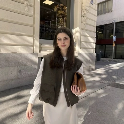 Women Sleeveless Vest Jacket Loose Fit Zipper Up Waistcoat With Large Pockets Casual Solid Color Outerwear