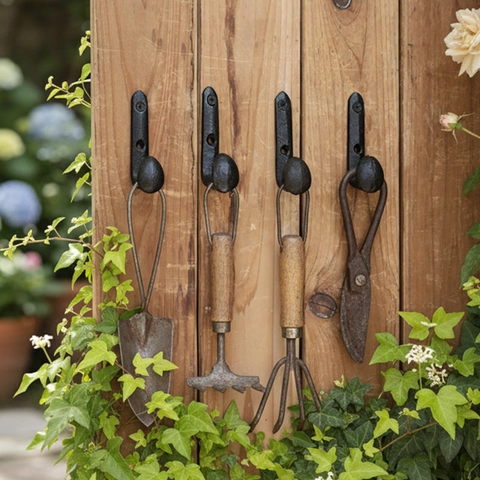 Retro Cast Iron Wall Mounted Hook J-Shaped Heavy Duty Industrial Decorative Hanger For Garden Tools Coat Hat Robe