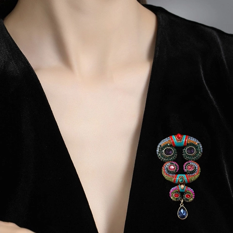 Baroque Retro Brooch Pendant For Women Alloy With Colorful Rhinestones And Enamel Ethnic Style Horn Shape Jewelry