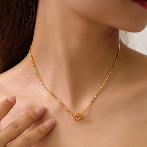 Minimalistische Titanstahl Vergoldete Halskette Für Damen Hohl Geometrischer Würfel Anhänger Zarte Reisperlenkette Mode Schmuck Geschenk