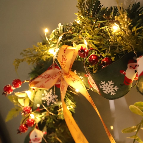Weihnachtskranz Künstlicher Eukalyptus Rote Beeren Warmes LED Licht Haustür Wandbehang Feiertag Party Deko Neuheit