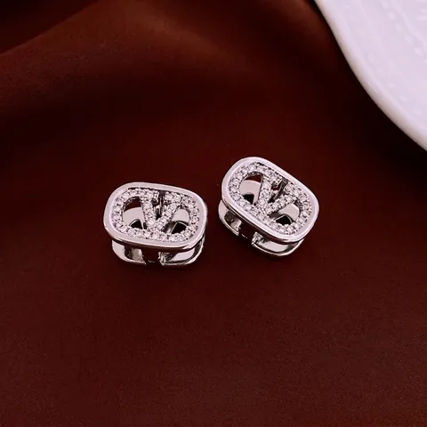 Orecchini A Cerchio Ovali Di Lusso In Rame Placcati Oro Con Zirconia Pavé A Forma Di V Gioielli Di Moda Per Donne