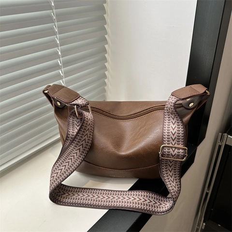 Sac À Épaule Dumpling En Cuir PU Vintage Femmes Rétro Style Maillard Sac Bandoulière Avec Large Sangle Tissée Jacquard