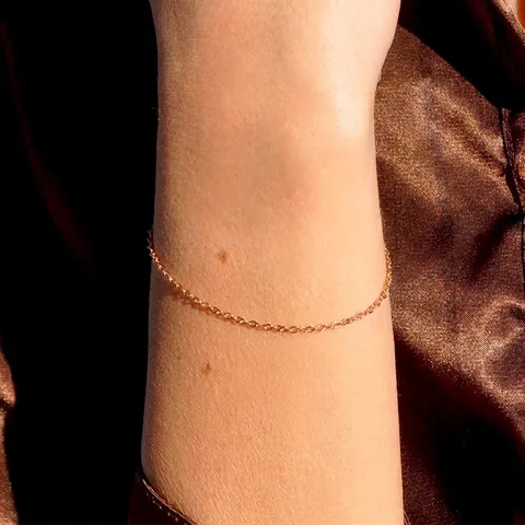 Bracciale a Catena Sottile in Acciaio Inossidabile Placcato Oro Minimalista per Donna Gioielli Accessorio Mano Stile Coreano Retro Regolabile