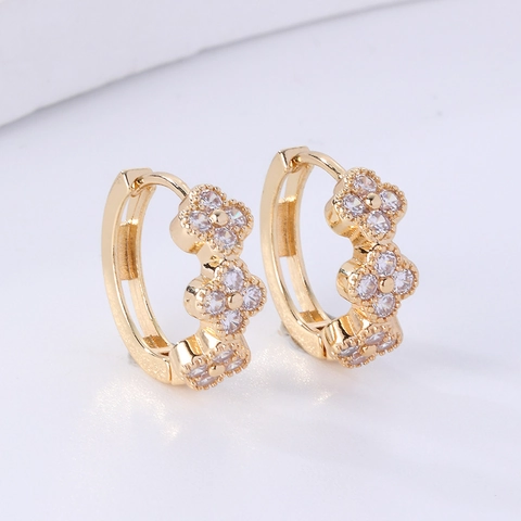 Pendientes Huggie Hoop De Tres Flores Trébol Chapado En Oro Plata Cobre Circonita Cúbica Joyería Brillante Para Mujeres Moda