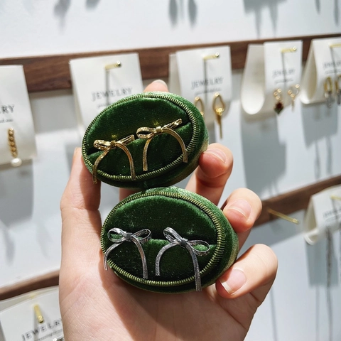Pendientes de Botón con Lazo de Acero de Titanio Vintage para Mujer Textura de Cadena de Serpiente Diseño de Cinta Joyería