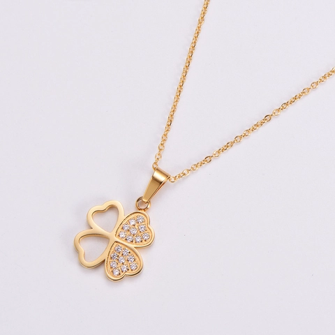 Collana Pendente Quadrifoglio Acciaio Inossidabile Micro Pavé Zircone Design Cuore Cavo Elegante Catena Clavicola Gioielli Donna