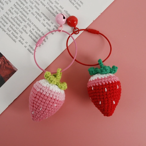 Portachiavi Fragola In Maglia Fatto A Mano Ciondolo Frutta Per Borsa Con Campanellino Anello Decorativo Carino