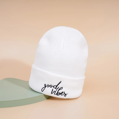 Good Vibes Letter Embroidered Cuffed Beanie Hat Warm Knitted Polyester Winter Skull Cap Fashion For Women Men