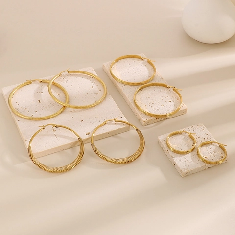 Vintage Creolen Für Frauen Edelstahl Vergoldet Retro C-Form Strukturierter Geometrischer Schmuck Hochglanzpoliert