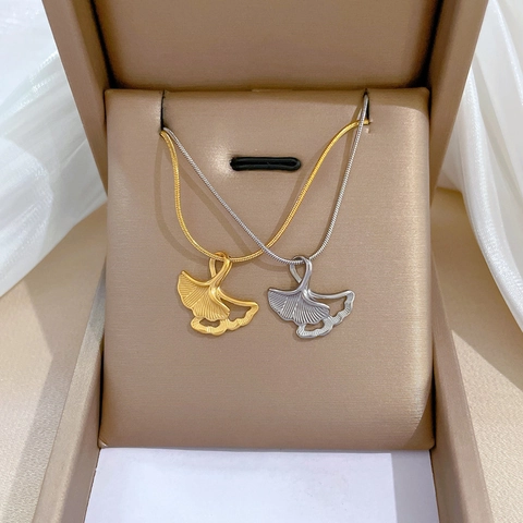 Ginkgo Leaf Pendant Necklace Titanium Steel Minimalist Elegant Snake Bone Chain For Women