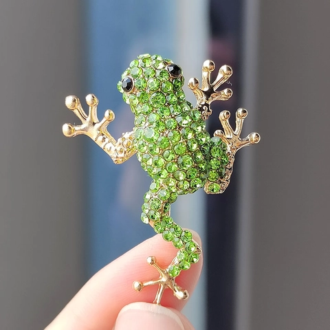 Frog Brooch Pin Alloy Rhinestone Enamel Cartoon Animal Prince Crown Decoration Versatile Accessory For Clothing Women Men