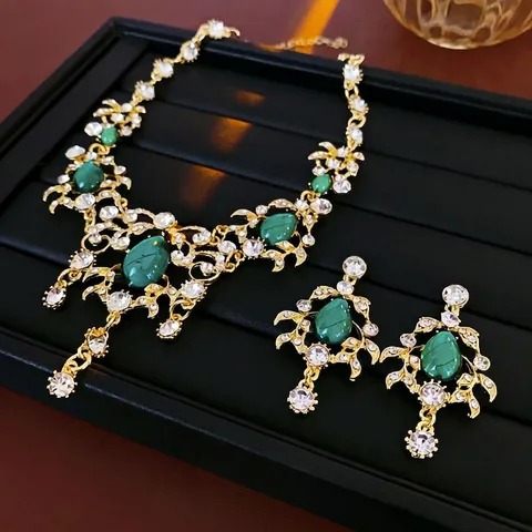 Set Di Gioielli Stile Palazzo Vintage Lega Resina Verde Goccia D'acqua Foglia Collana E Orecchini Con Perno In Argento