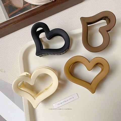 Pinza De Pelo Corazón Mate Plástico Hueco Garra De Pelo Accesorios De Peinado Dulce Para Mujeres Niñas