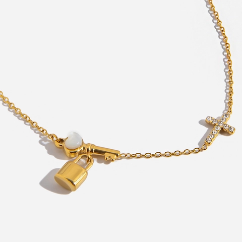 Collana In Acciaio Inossidabile Placcato Oro 18K Con Ciondoli Chiave Lucchetto Croce In Madreperla Gioielli Da Donna