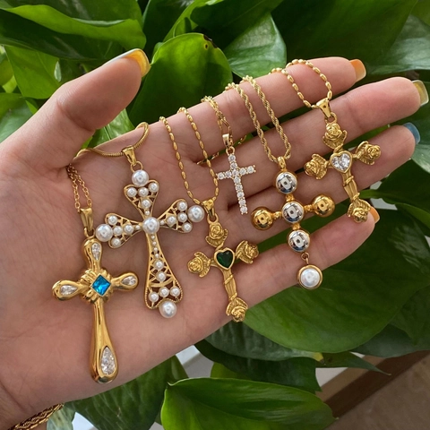 Collar con Colgante de Cruz de Acero Inoxidable Chapado en Oro de 18K para Mujer Diamantes de Imitación Joyas Religiosas Impermeables