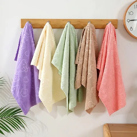 Coral Fleece Face Towel Soft Absorbent Embossed Bear Head Pattern Hand Towel For Bathroom Scalloped Edge