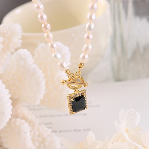 Collier Perles Eau Douce Vintage Plaqué Or Acier Inoxydable Fermoir Cabillot Avec Pendentif Zircon Noir Pour Femme