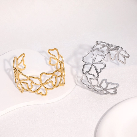 Brazalete Abierto De Flores Caladas Acero Inoxidable Chapado En Oro De 18K Minimalista Para Mujer