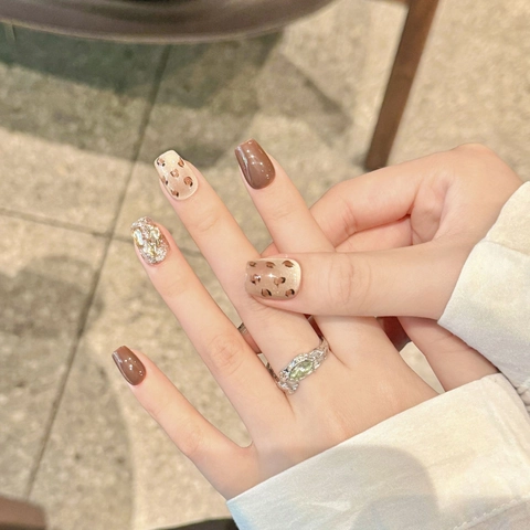 Handgefertigte Aufklebbare Nägel Leopard Print Cat Eye Maillard Braun Kurz Quadratisch Rund Glitzer Elegant Damen
