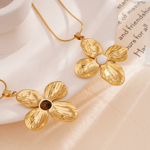 Vintage Französischer Stil Edelstahl Vergoldet Blumenblütenblatt Anhänger Halskette Mit Schlangenkette Damen Eleganter Schmuck