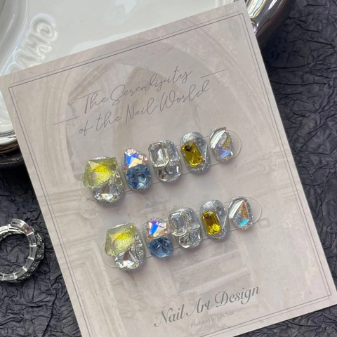 Handgefertigte Künstliche Fingernägel Mit Legierung Strass Bunten Edelsteinen Bling Luxus Kurz Rund