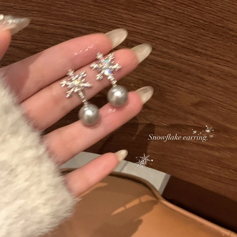 Snowflake Artificial Pearl Stud Earrings With 925 Sterling Silver Earring Post Elegant Zircon Jewelry For Women Vintage Winter Style