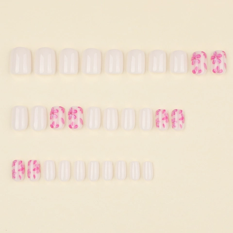 Kurze Quadratische Aufklebbare Nägel Rosa Blumenmuster Cremeweiß Glänzende Künstliche Nägel Handbemalt Für Frauen