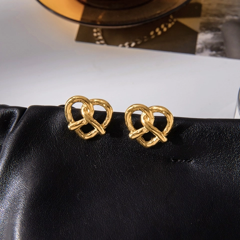 Pendientes De Botón Con Nudo De Corazón Chapados En Oro De 18K Acero Inoxidable Forma De Pretzel Impermeable Hipoalergénico Joyas Para Mujeres