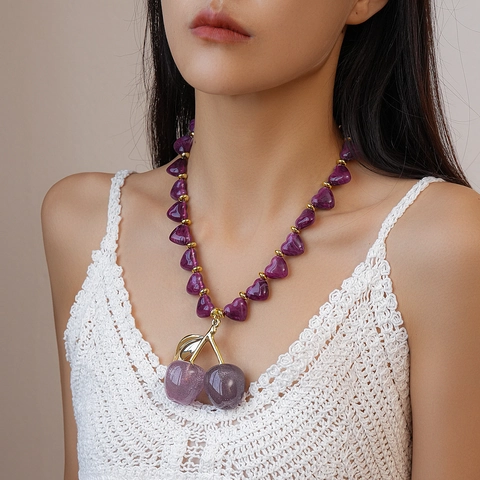 Lila Herzperlen Kette Mit Übergroßem Glitzer Kirsch Anhänger Legierung Goldton Statement Schmuck Für Damen