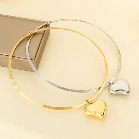 Collana Girocollo Con Ciondolo A Cuore Cavo In Acciaio Inossidabile Placcato Oro 18K Gioielli Esagerati Per Donne