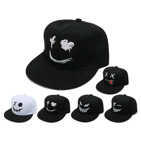 Berretto da Baseball Hip Hop in Acrilico con Ricamo Smiley Graffiti Tesa Piatta Snapback per Uomo Donna Streetwear Party Regalo